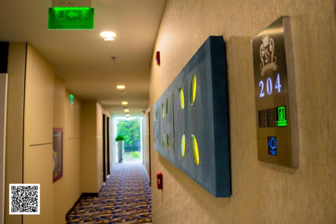 Hotel Royal Elim International Cali Eksteriør billede A QRpedia code in a hotel