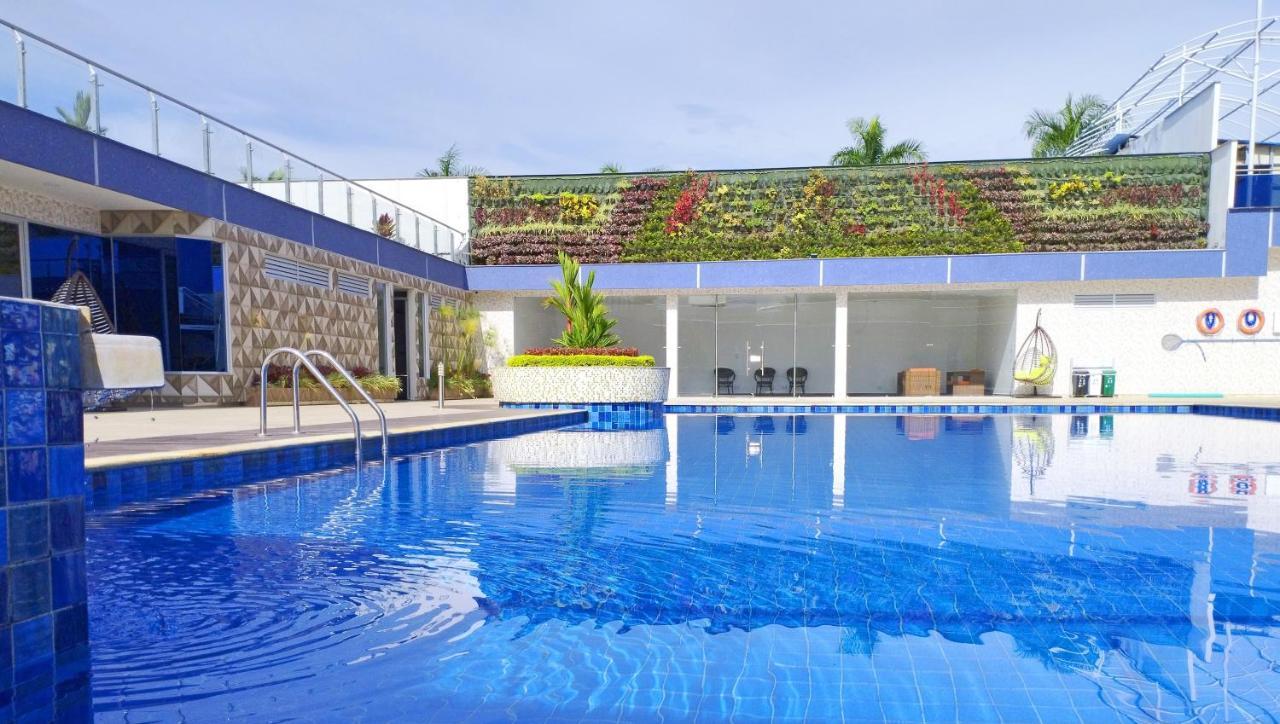 Hotel Royal Elim International Cali Eksteriør billede The swimming pool at the hotel
