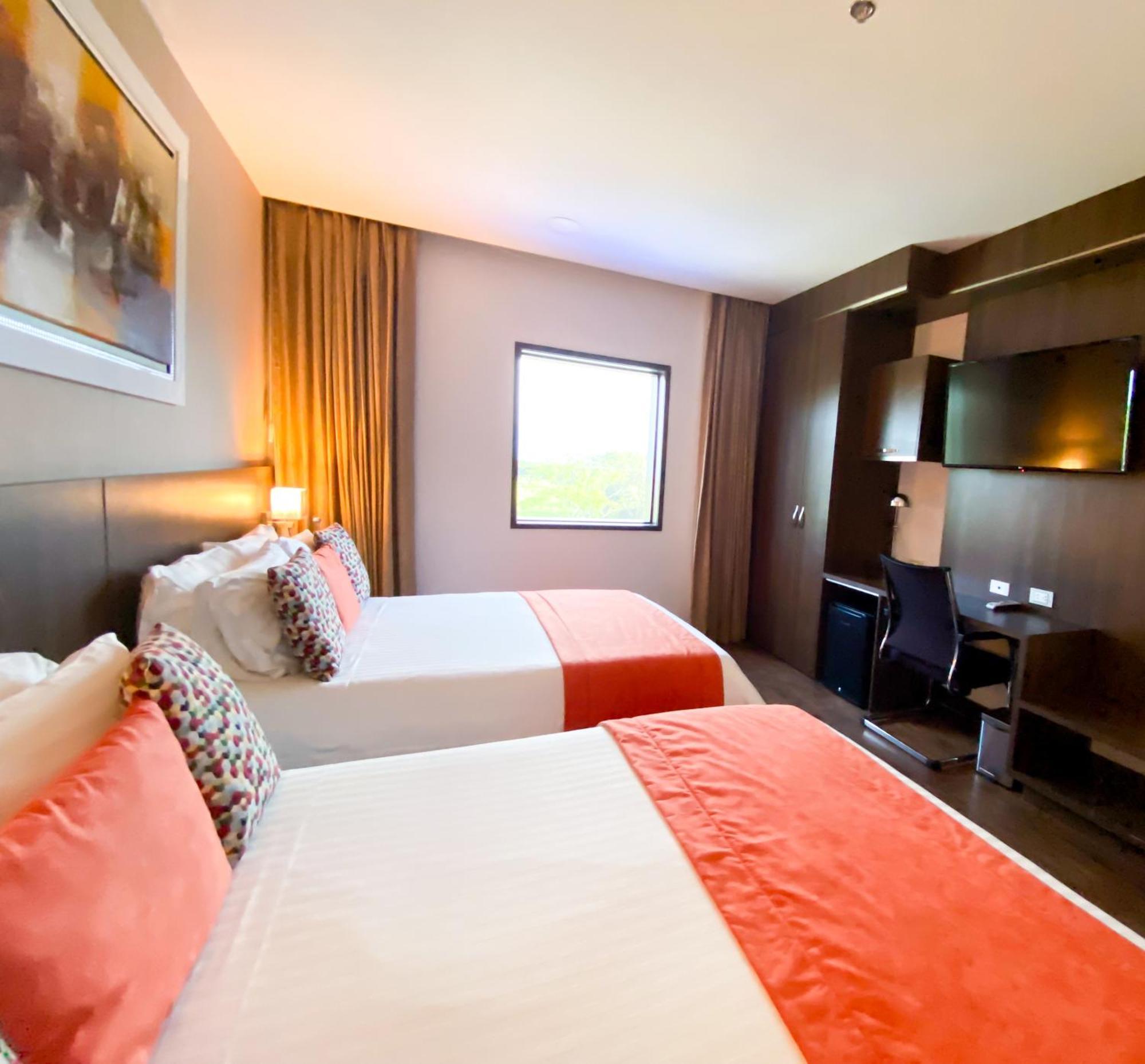 Hotel Royal Elim International Cali Eksteriør billede A room at the hotel