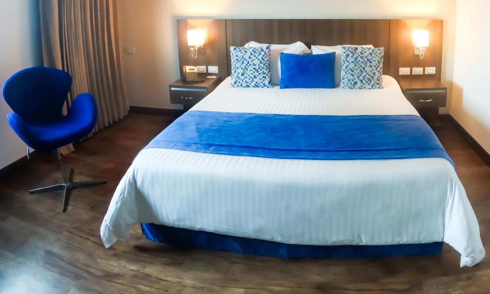 Hotel Royal Elim International Cali Eksteriør billede A bedroom at the hotel